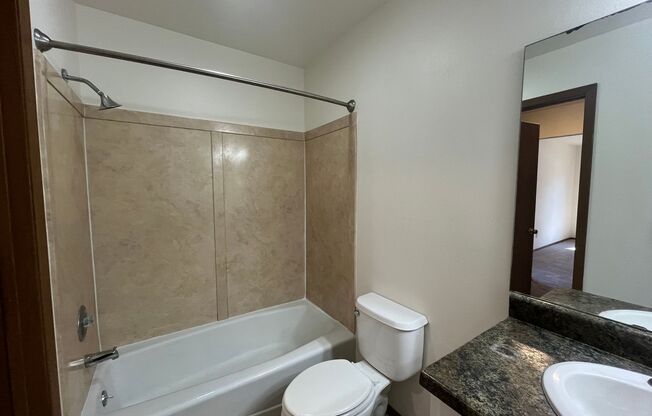 2 beds, 1 bath, 965 sqft, $1,605, Unit 7601CA