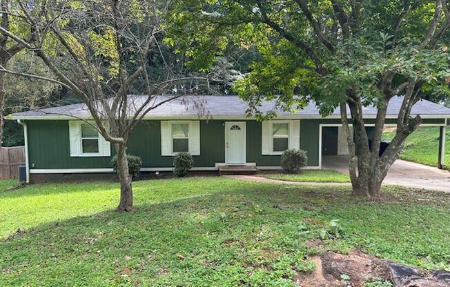Renovated 3 bed 1.5 bath home located in Mableton