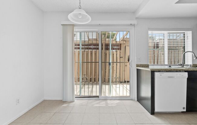 1 Bedroom Townhouse With Hardwood Flooring in Paradise!