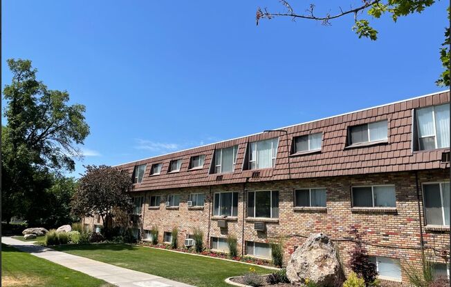 2 beds, 1 bath, 700 sqft, $1,375, Unit 01A