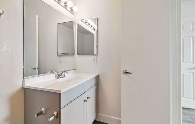 3 beds, 2 baths, $1,595, Unit # 2081