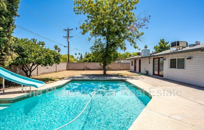 522 E BALBOA DR