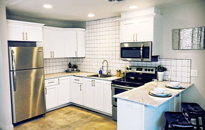 Summer Special $500 off move-in by 7/15 - 1 bed/1 bath at $1200.00, washer and dryer in unit