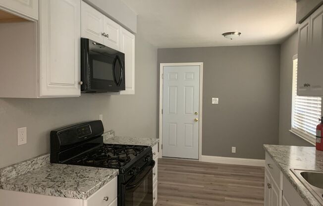 2 beds, 1 bath, $2,040