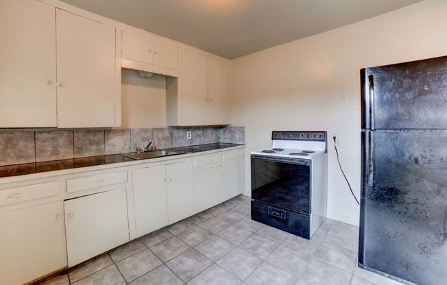 2 beds, 1 bath, $1,050, Unit 1633