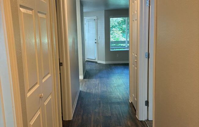 2 beds, 1 bath, 891 sqft, $1,550, Unit 202