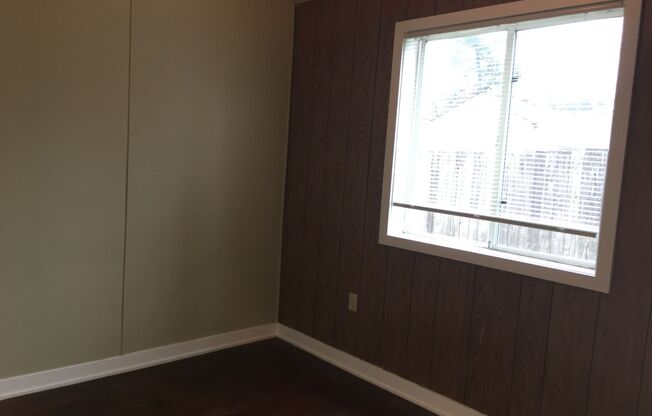 3 beds, 1 bath, $1,550