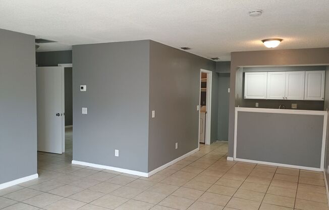 2 beds, 1 bath, $1,250, Unit #816 3000 SE 52nd Ave Unit C