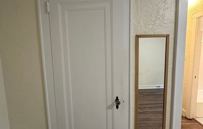 1 bed, 1 bath, 708 sqft, $1,330, Unit King Edward Annex 18