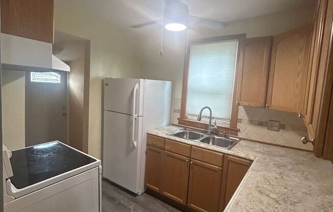 2 beds, 1 bath, $1,099