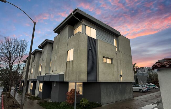 Beautiful 3-Story Townhome at Ocean Beach &amp; Point Loma for $4,700/mo.