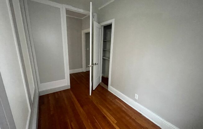 2 beds, 1 bath, 800 sqft, $1,350, Unit 304