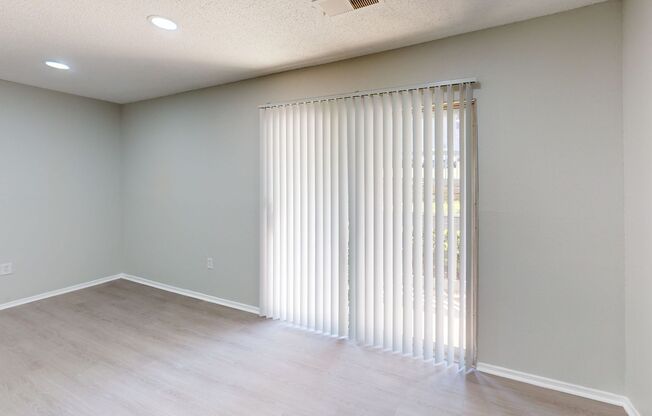 1 bed, 1 bath, 707 sqft, $1,100, Unit I14
