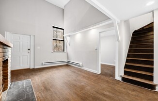 313 W 29 ST