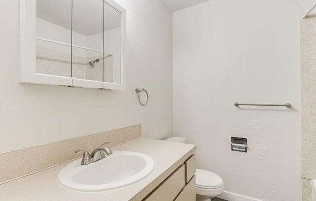 2 beds, 1 bath, 950 sqft, $1,750, Unit 37