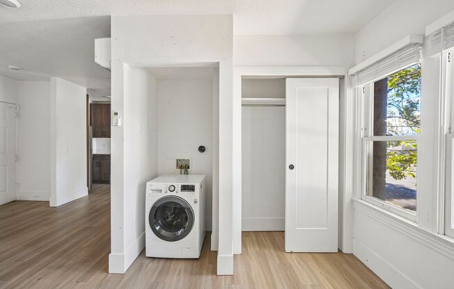 Studio, 1 bath, 275 sqft, $999, Unit 03