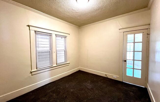 3 beds, 1 bath, $1,500, Unit UNIT # 2