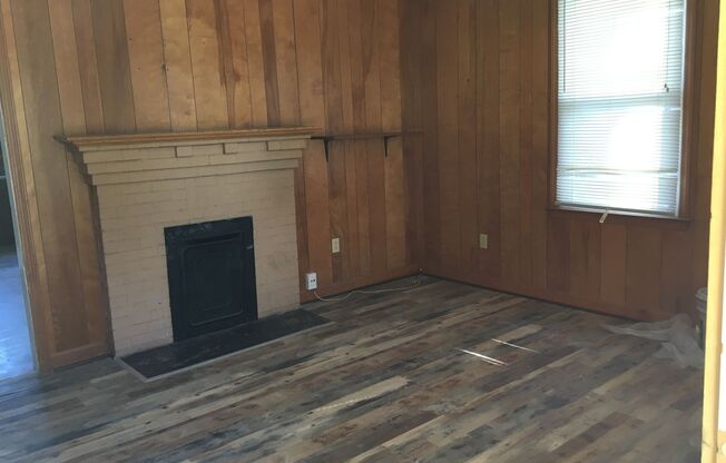 2 beds, 1 bath, 878 sqft, $950, Unit 2127 Oakhurst Circle