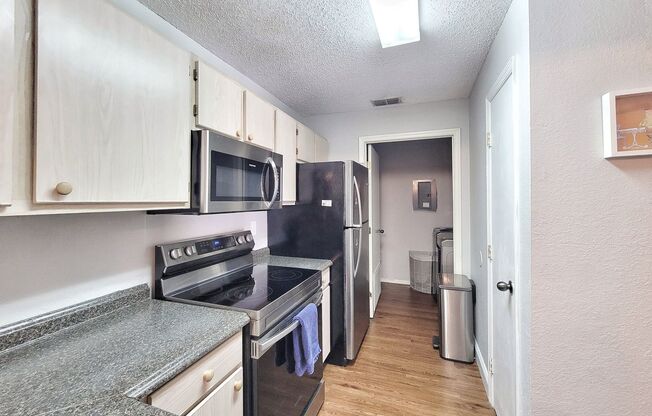 3 beds, 3 baths, $1,700, Unit Unit 527