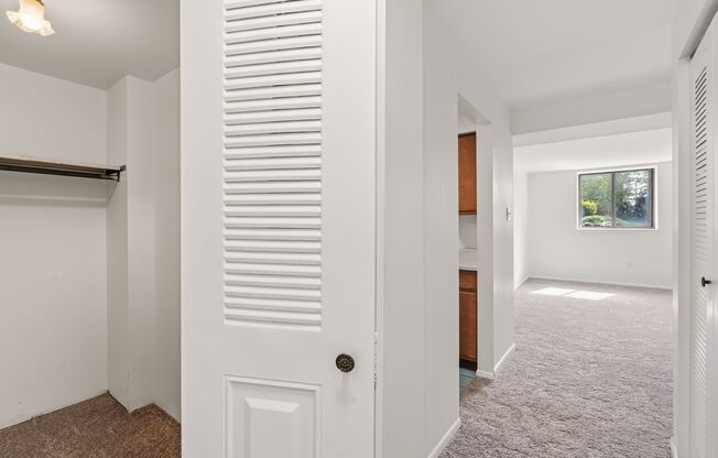 1 bed, 1 bath, 700 sqft, $799, Unit #107