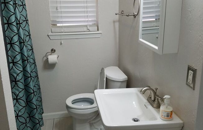 3 beds, 1 bath, $1,595