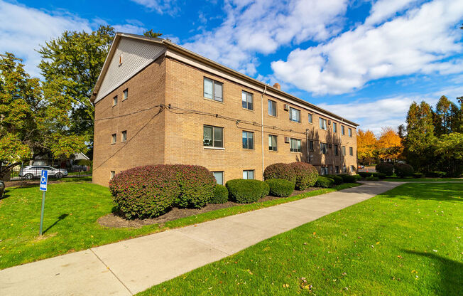 Stuart House Apartments LAkewood