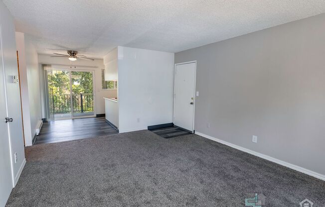 2 beds, 1 bath, 702 sqft, $1,550, Unit 33