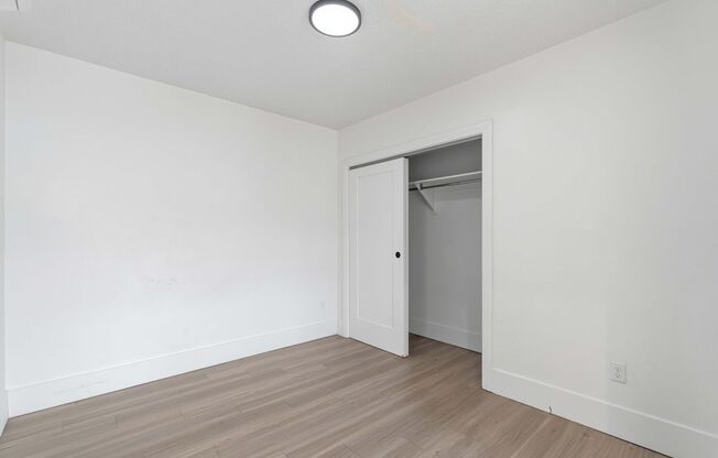 2 beds, 1 bath, $1,575, Unit 20