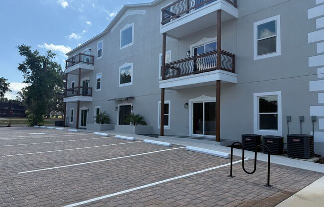 Luxury 2 Bed 2 Bath, Downtown Eustis Full Month Free!