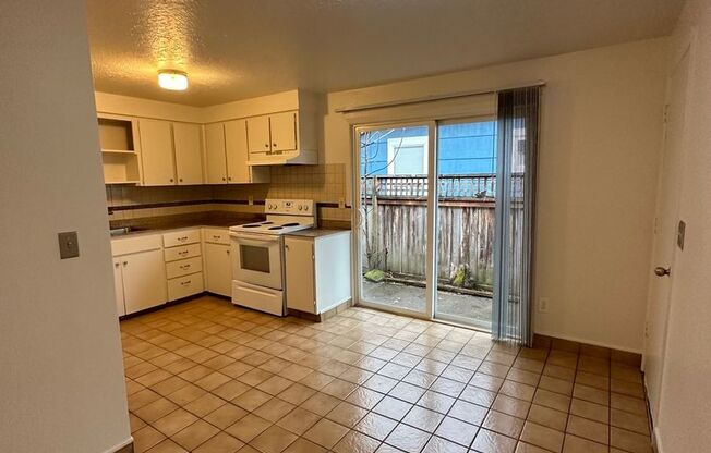 3 beds, 1 bath, $2,195