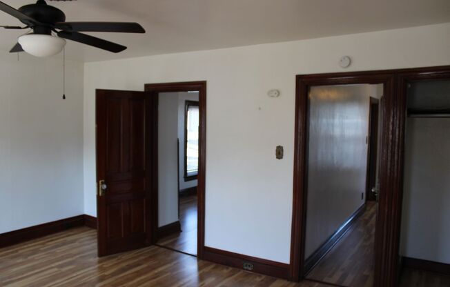 2 beds, 1 bath, $1,295, Unit 2nd floor