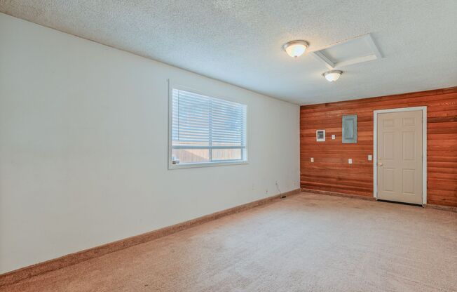 3 beds, 1 bath, $2,700