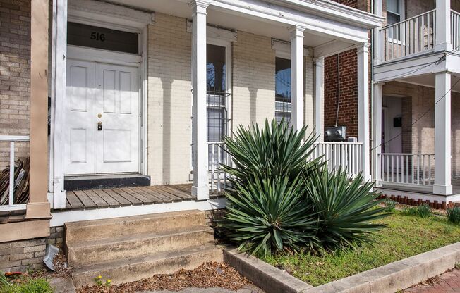 516 W Clay St