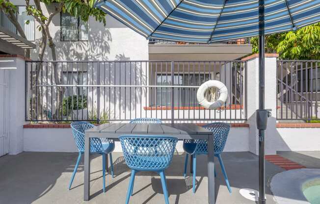 Independence Plaza Apartments in Canoga Park