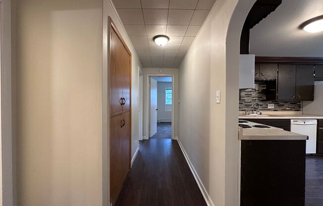 4 beds, 1 bath, $1,045, Unit Lower