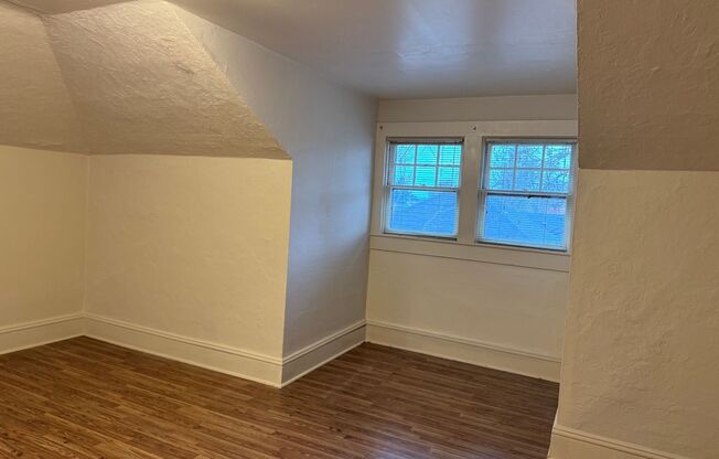 1 bed, 1 bath, $1,050, Unit 1176 Mill St #5