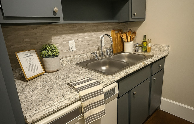 1 bed, 1 bath, 650 sqft, $1,050, Unit E6