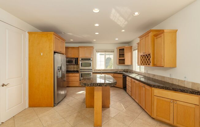 3 Primary Suite Home 1 Block From the Beach
