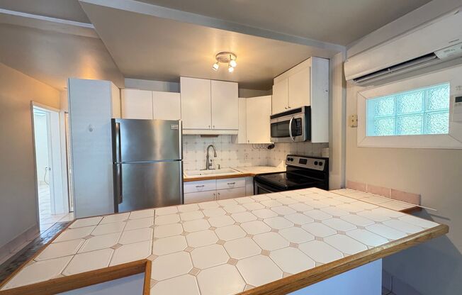 1 bed, 1 bath, $1,695, Unit 1638