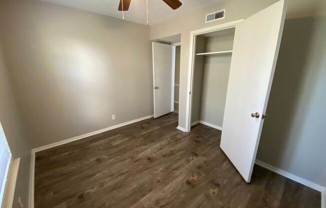 2 beds, 1 bath, 960 sqft, $1,365, Unit 81