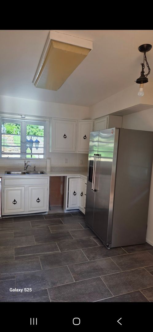 3 beds, 2 baths, 1,220 sqft, $2,350, Unit 7911 NW Westside Drive