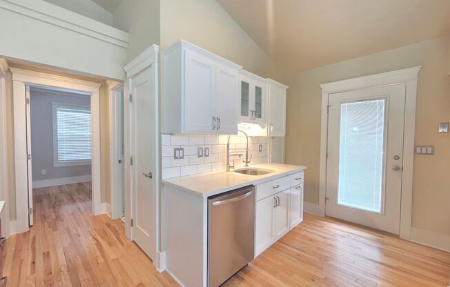 $2,600 - 3 Bed / 2 Bath Beautiful Craftsman Home by Manito Park