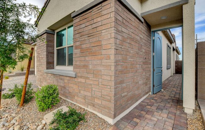 AWESOME SUMMERLIN WEST SINGLE STORY HOME IN GATED COMMUNITY!