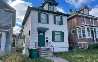 Duluth, MN - 4 Bedroom - 2 Bathroom - Close to UMD & CSS