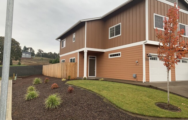 1204 1206 MARIEL PL S