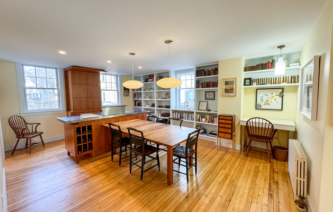 3 HOWLAND ST