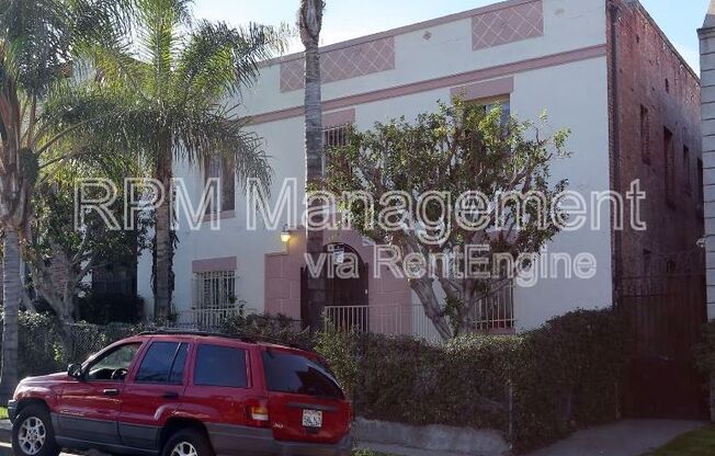 1117 S NORTON AVE