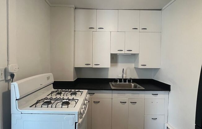 Studio, 1 bath, 450 sqft, $642, Unit Unit 3