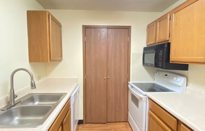 1 bed, 1 bath, 640 sqft, $956, Unit VC-133