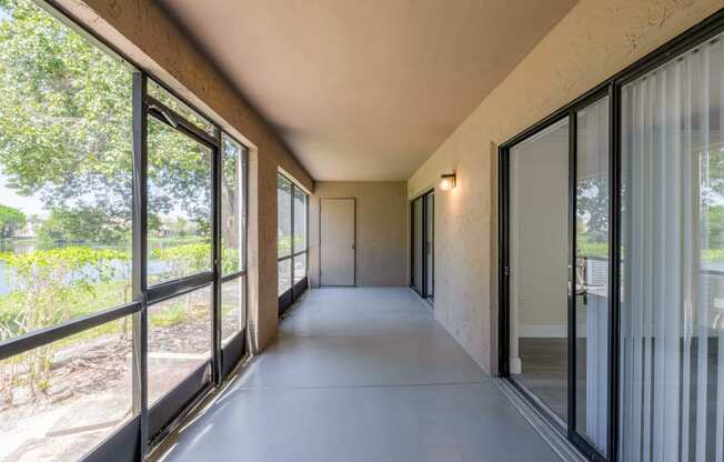 Pet-Friendly Apartments in Coconut Creek, FL – Waterview at Coconut Creek – screened in patio